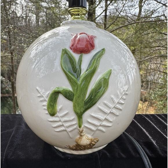 MWW Market Manual Woodworkers & Weavers Botanical Bulb Tulip Ceramic Lamp￼ - Picture 2 of 9